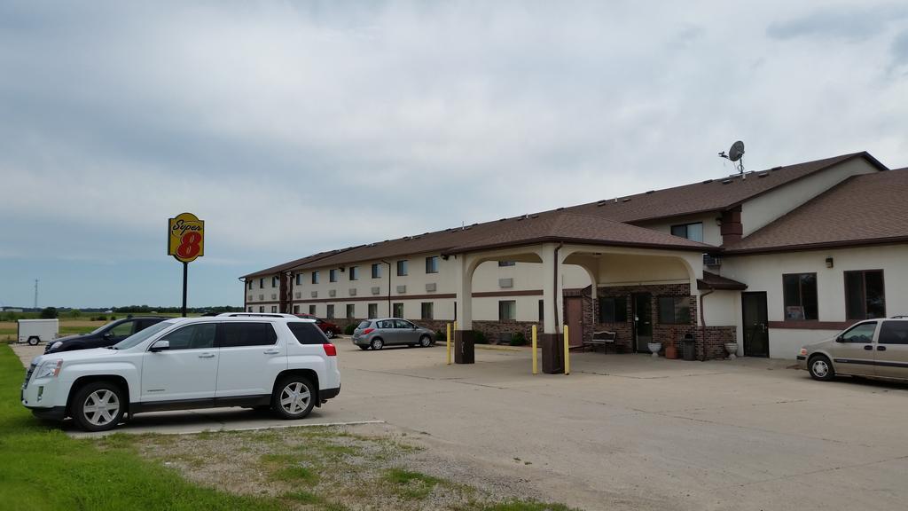 Super 8 By Wyndham Grinnell Ia Buitenkant foto