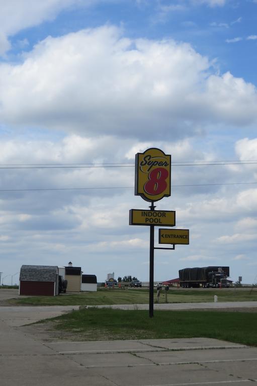 Super 8 By Wyndham Grinnell Ia Buitenkant foto