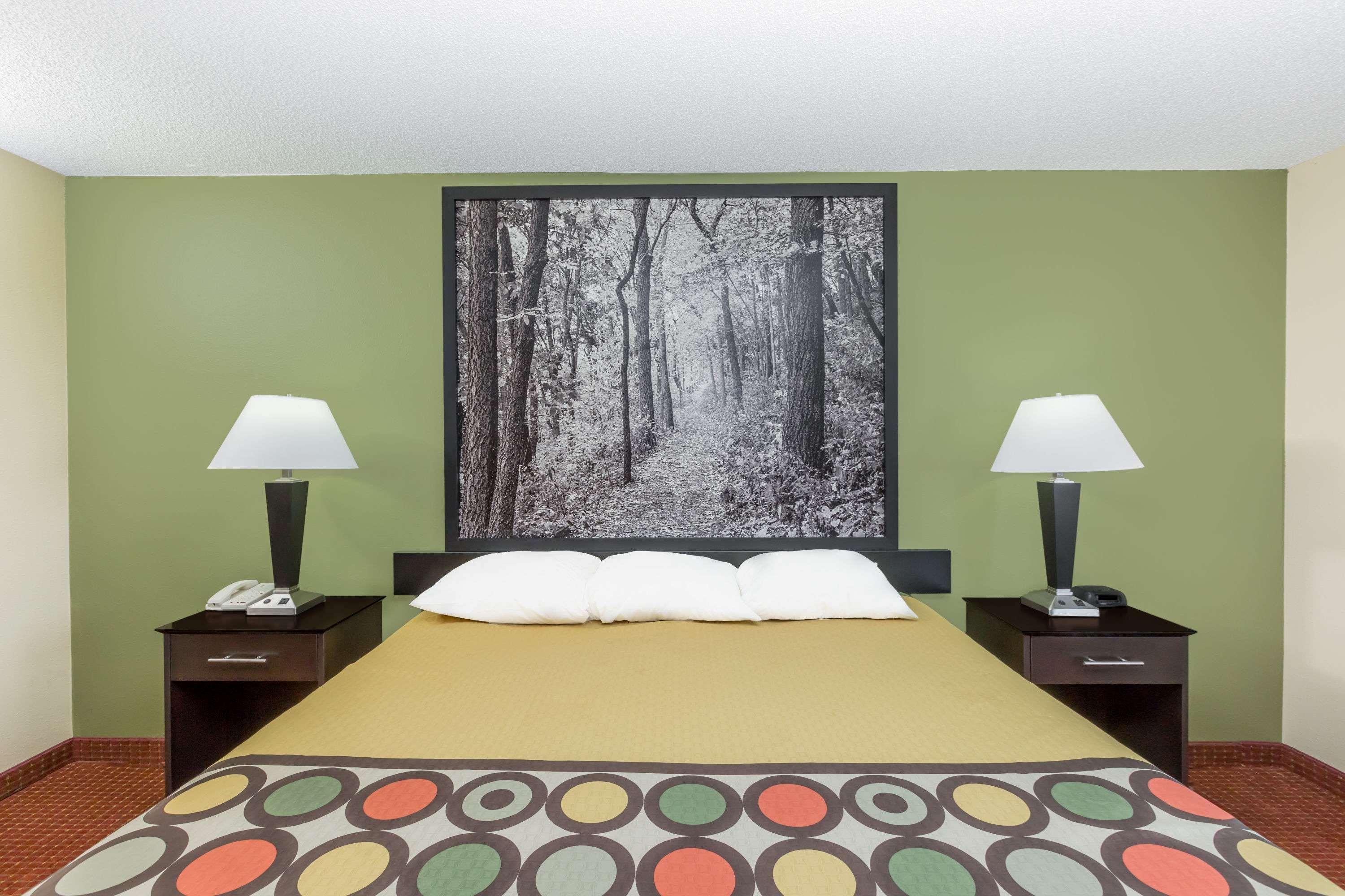 Super 8 By Wyndham Grinnell Ia Buitenkant foto